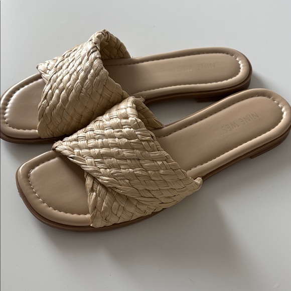 Nine West Tan Woven Raffia Slide Sandals Flip Flops - Picture 2 of 5